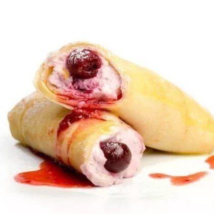 Блин с творогом и вишней