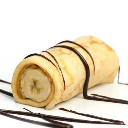 Блин с бананом, корицей и шоколадным топингом