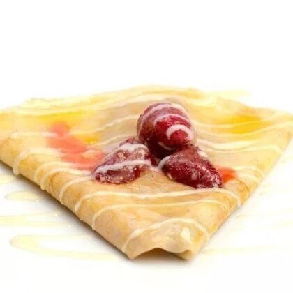 Блин с клубникой и сгущенным молоком