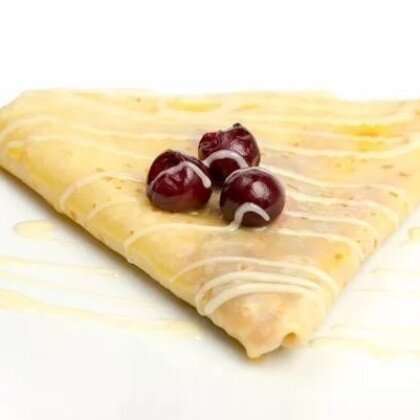 Блин с вишней и сгущенным молоком