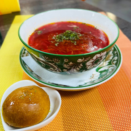 Борщ с говядиной и пампушкой