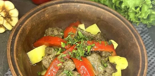 Говядина томленая с болгарским перцем