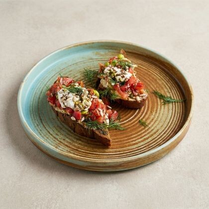 Брускетта с томатами