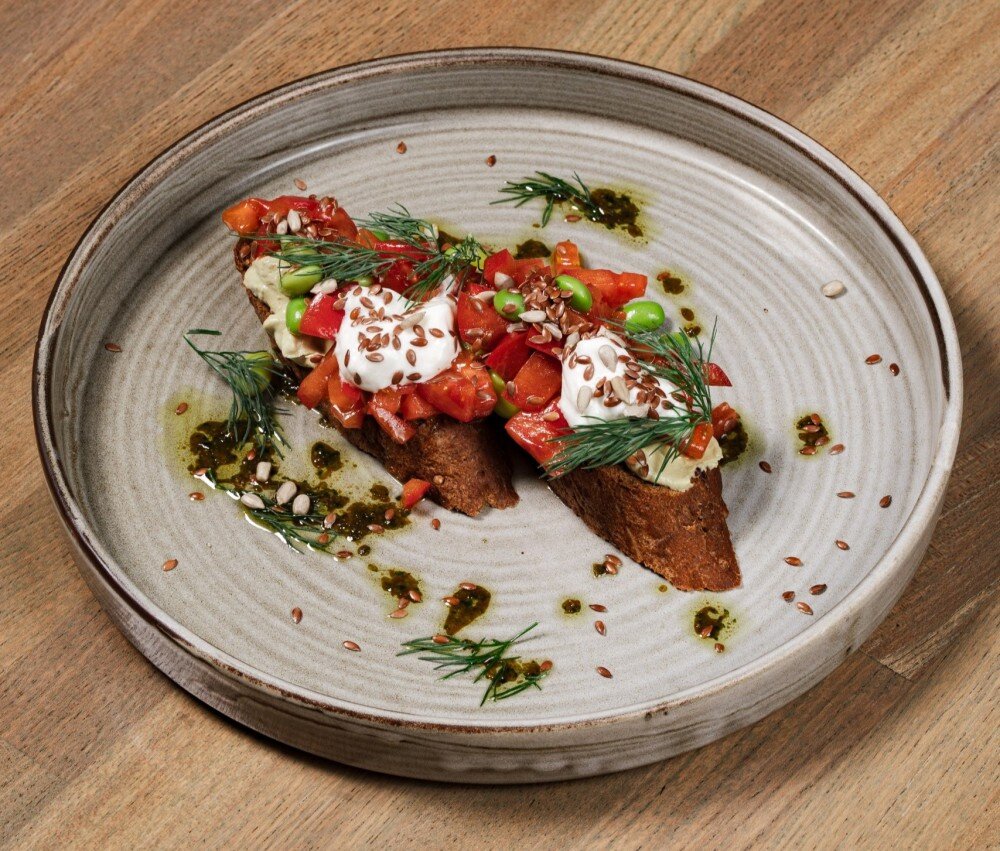 Брускетта с томатами