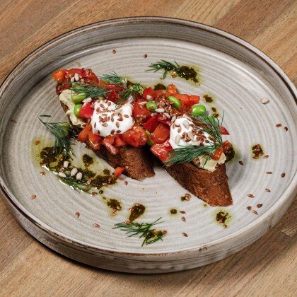 Брускетта с томатами