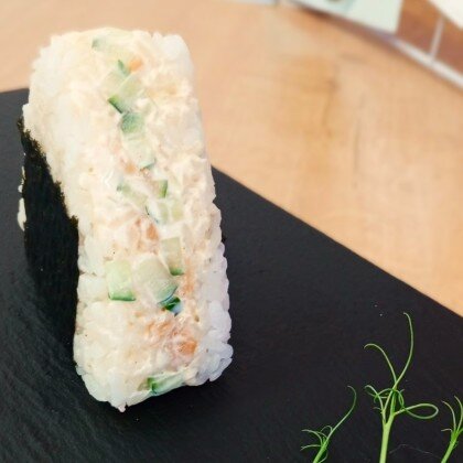 Лосось Спайси онигири