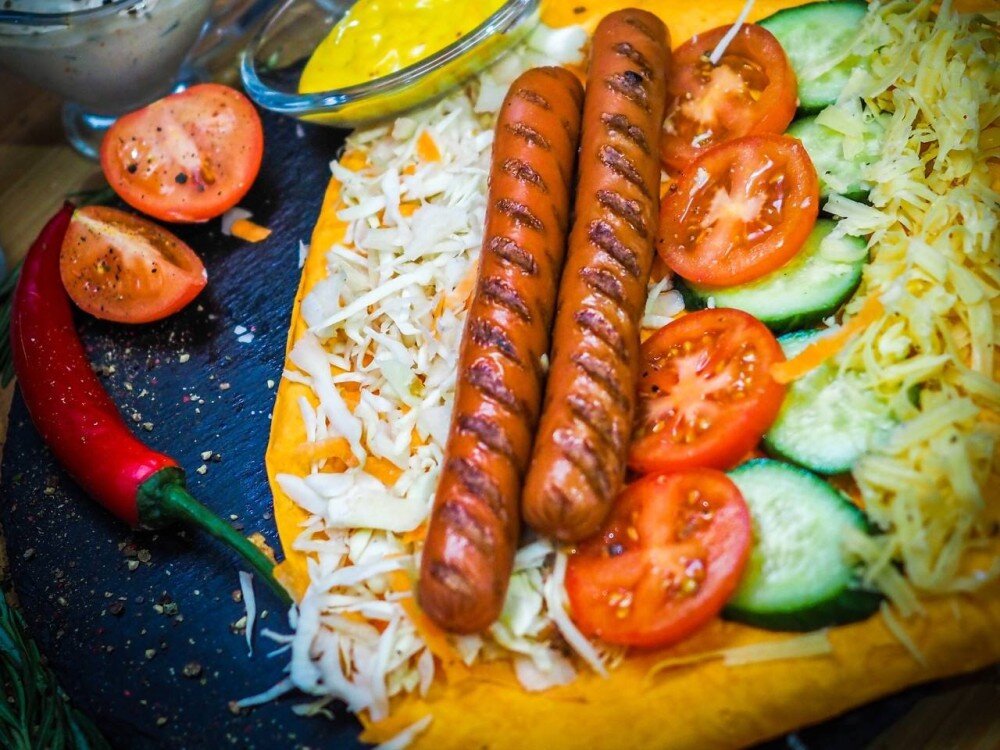 Двойной хот-дог в лаваше с сыром