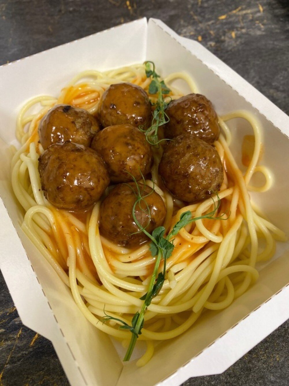 Мясные фрикадельки со спагетти