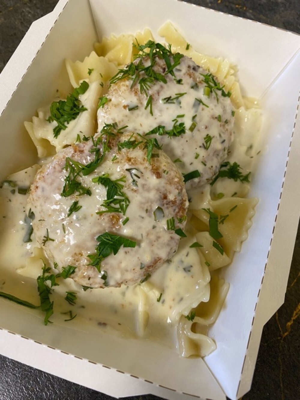 биточки рыбные с макаронами