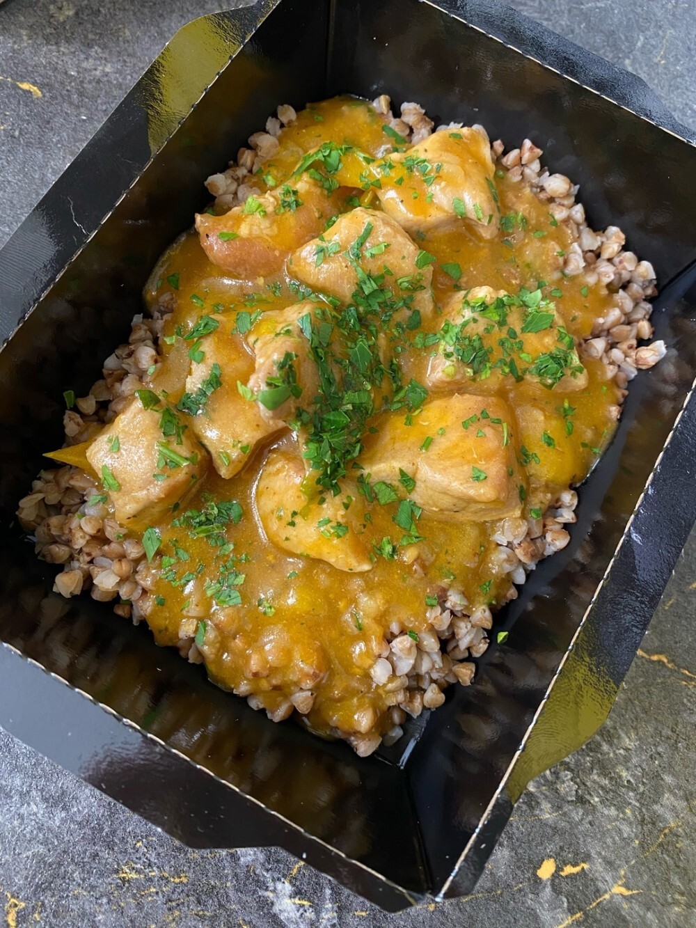 Мясной гуляш с гречей