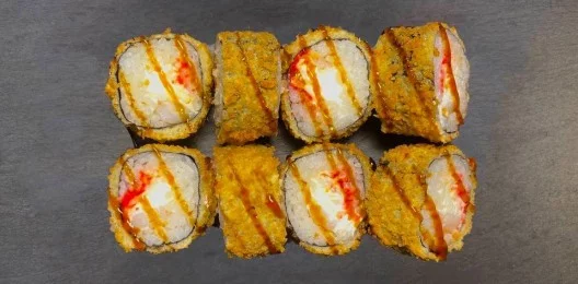 Ролл Акаико