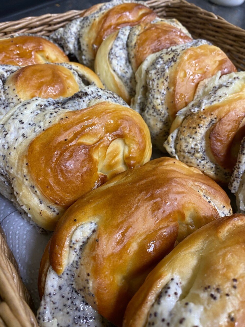плюшка с творогом и маком