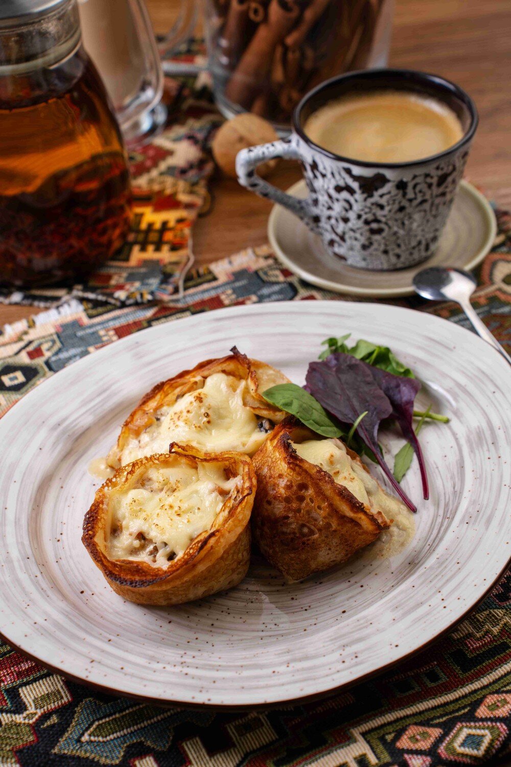 Блины запеченные с копченой курицей и грибами