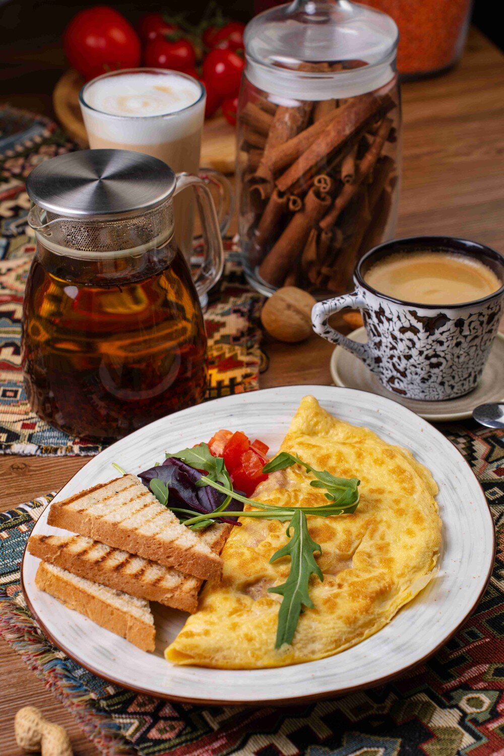 Омлет фаршированный с ветчиной и сыром