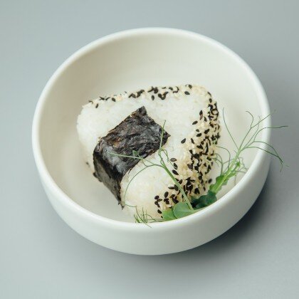 Онигири авокадо