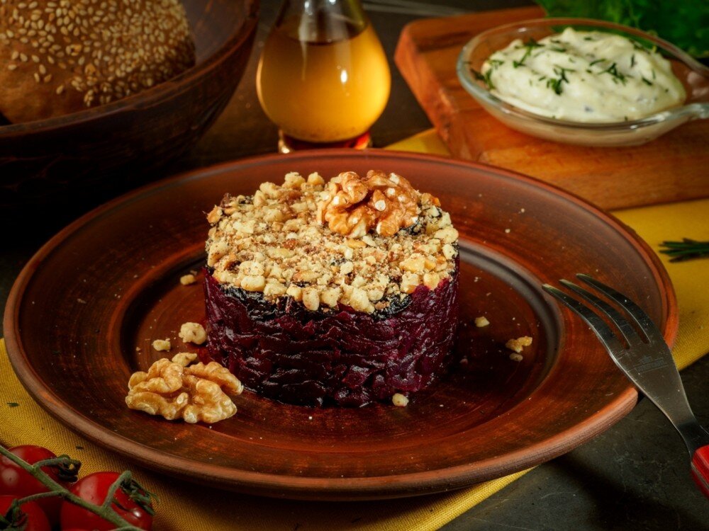 Свекольный салат с черносливом