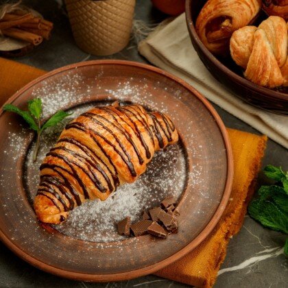 Круассан с шоколадом