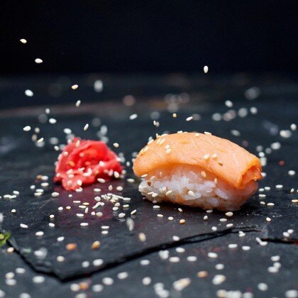 Суши с лососем 1 шт