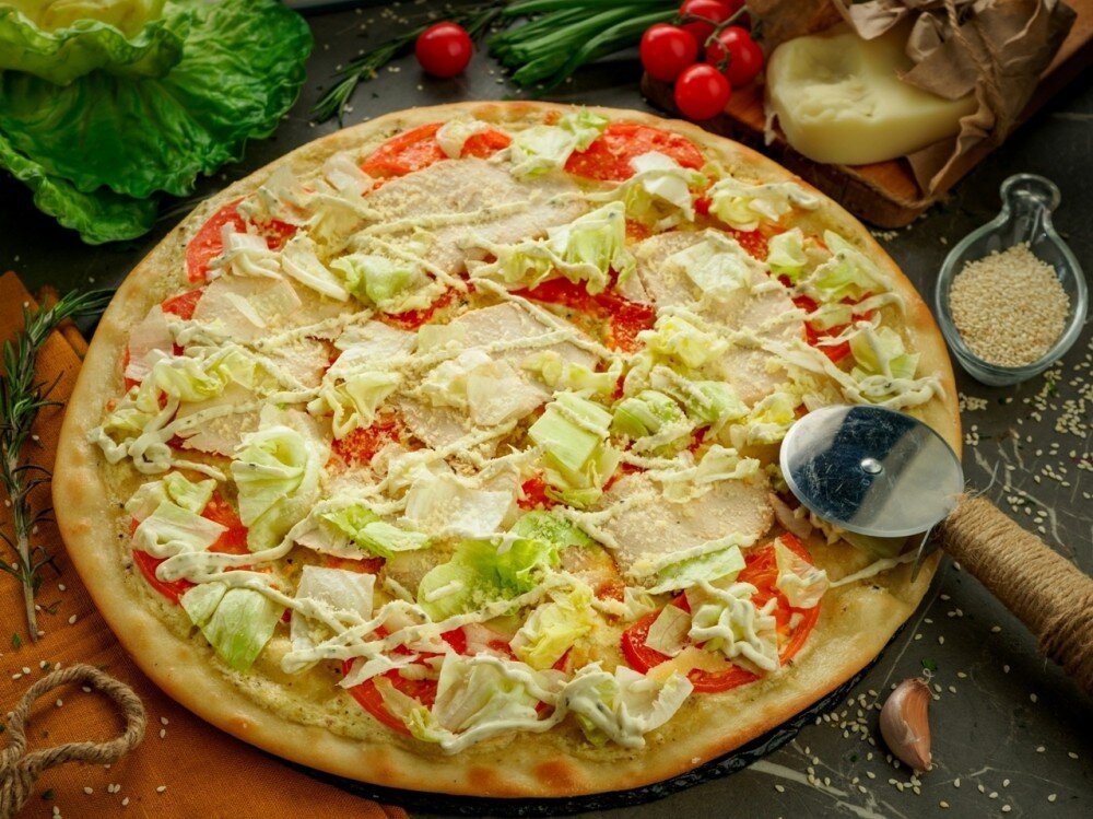 Пицца "Цезарь с курицей"
