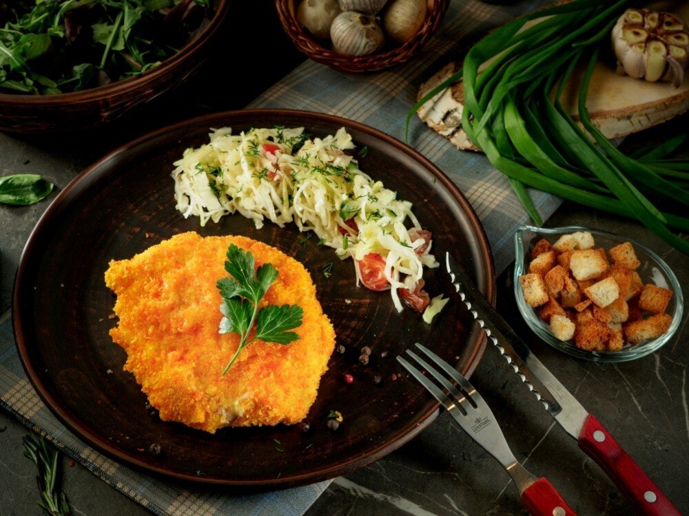 Куриный шницель с салатом 120/50 гр