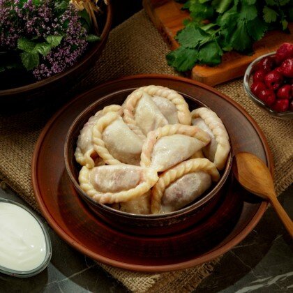 Вареники с вишней и сметаной 220/40 гр