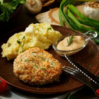 Котлета "Домашняя" с пюре и соусом