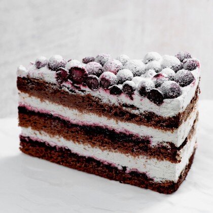 Пирожное "С черной смородиной"