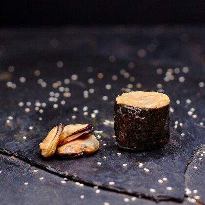 Гункан с острыми мидиями 1 шт