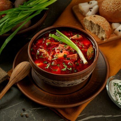 Борщ с гренками и намазкой