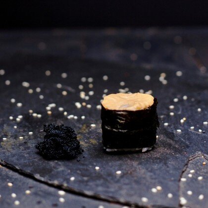 Гункан с масаго черной 1 шт