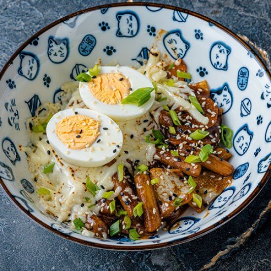 Токпокки в соусе Чачжан