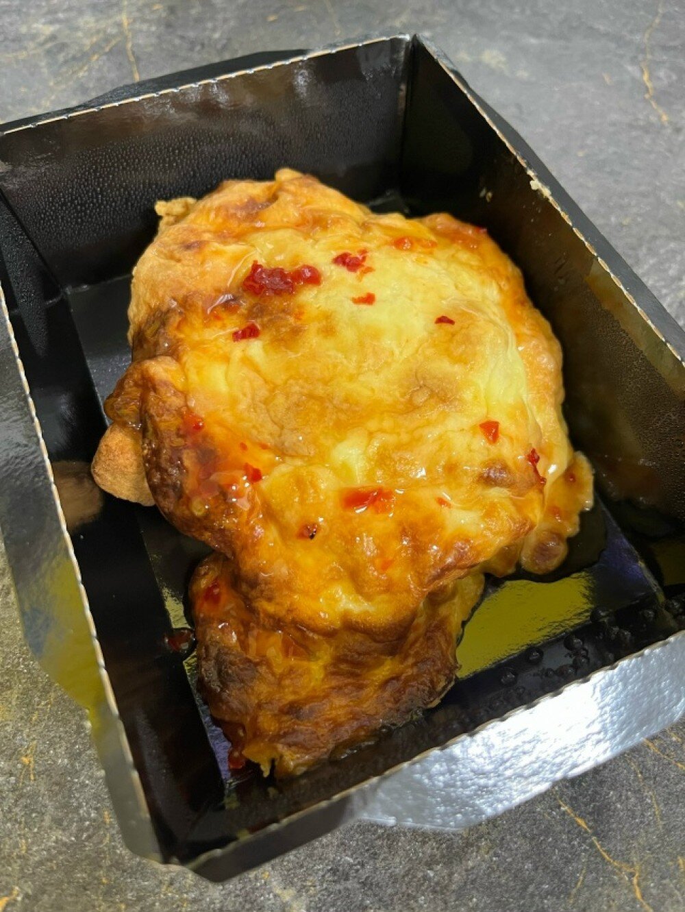 Мясо по-французски с печеным картофелем в соусе сладкий чили