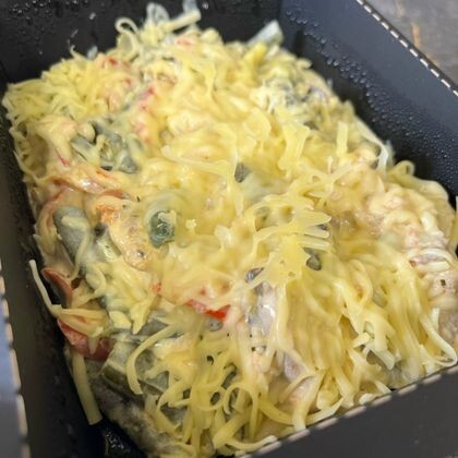 Запеченная стручковая фасоль с курицей и овощами