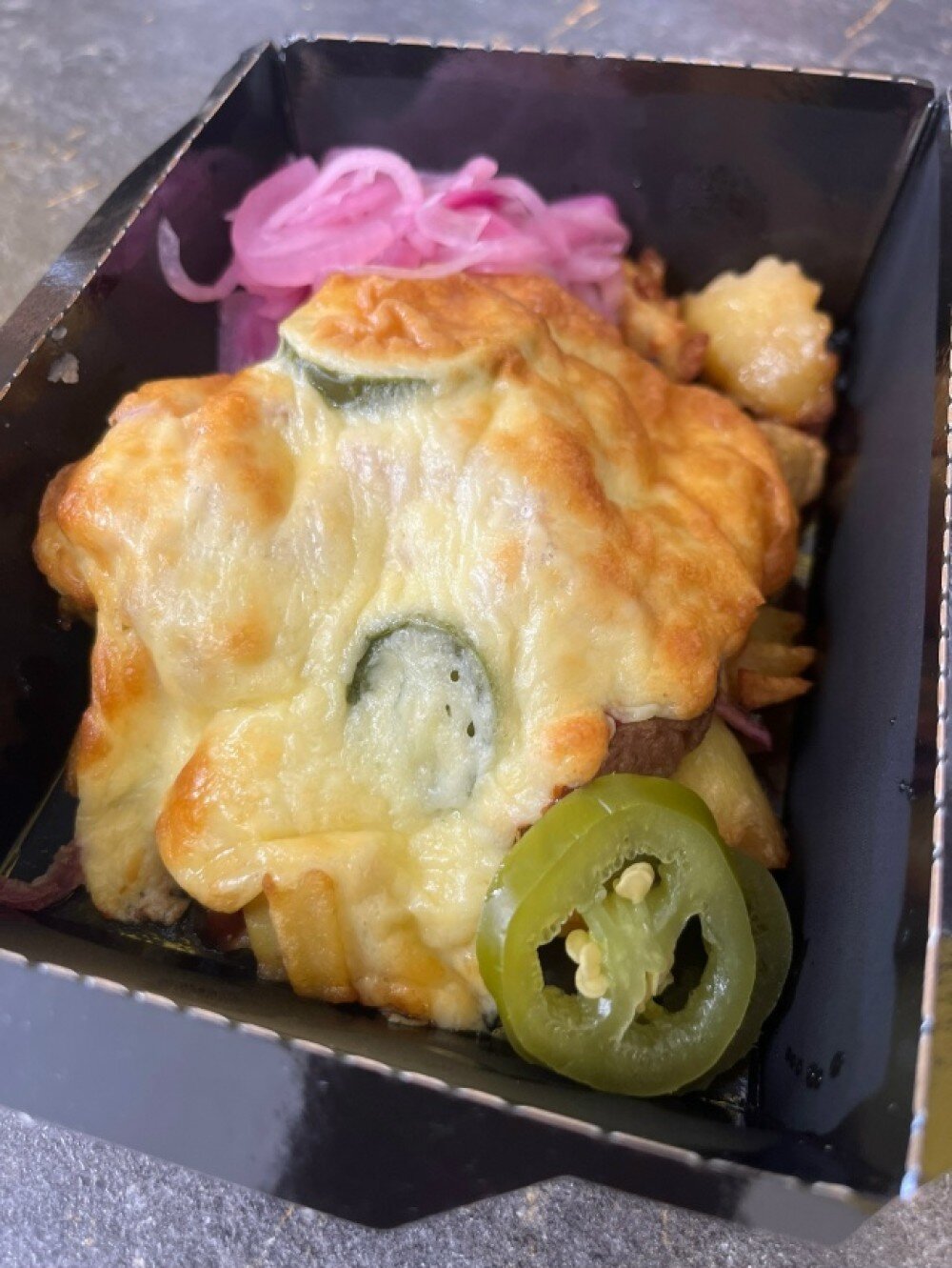 Рваная свинина по-французски с печеными овощами