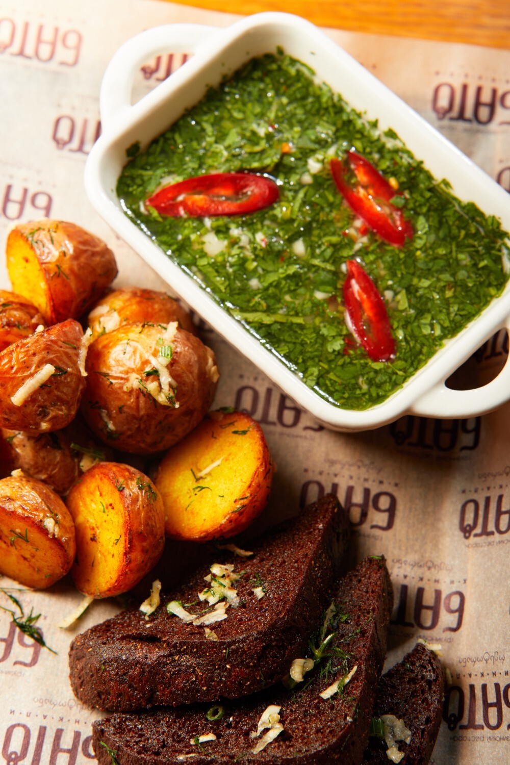 Филе сома в соусе киндзмари