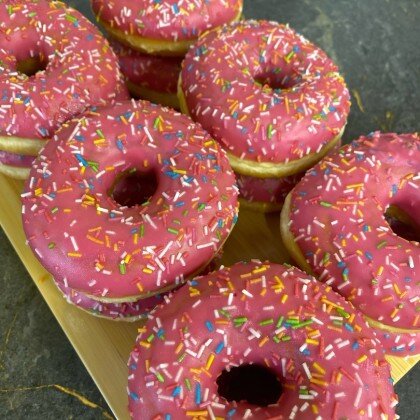 Пончик клубничный