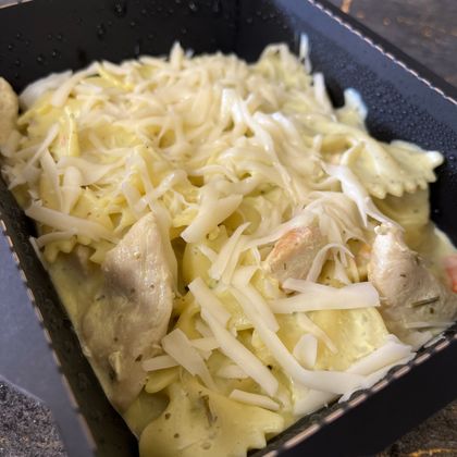 Фарфалле с курицей и грибами  в сливочном соусе