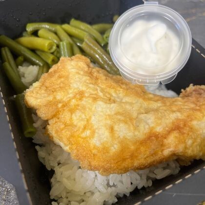 Жаренная треска с рисом и фасолью