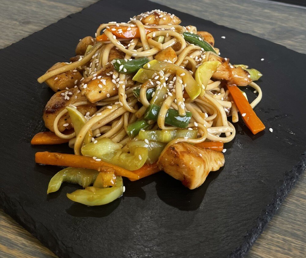 Удон с овощами и с курицей
