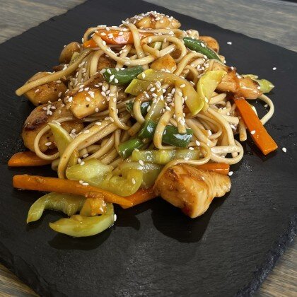 Удон с овощами и с курицей