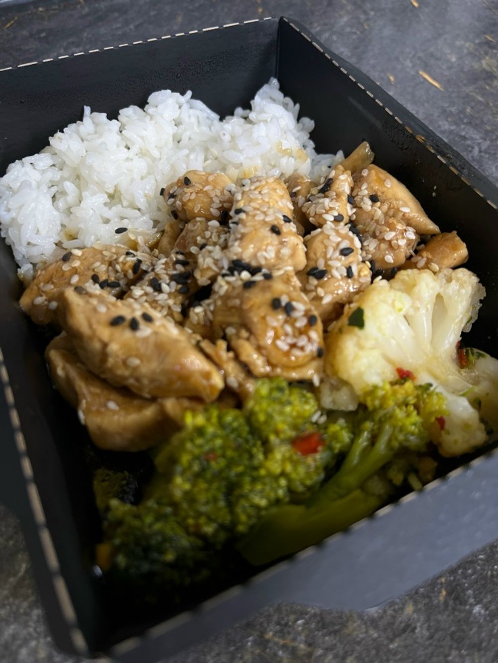 Курица терияки с рисом и овощами