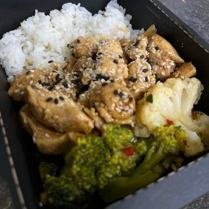 Курица терияки с рисом и овощами