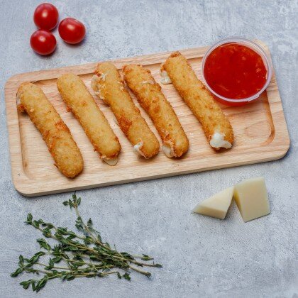 Сырные палочки с соусом свит чили