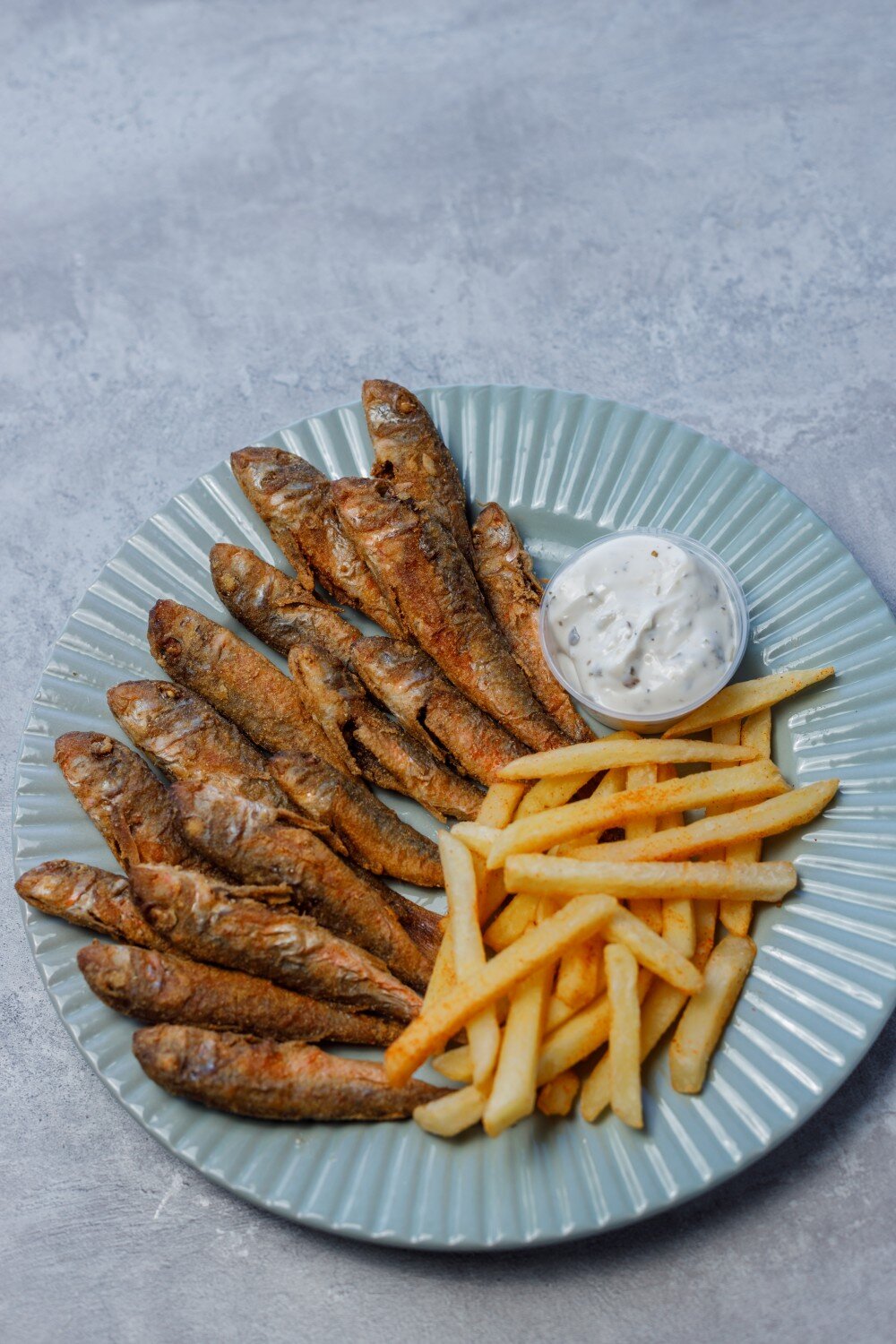 Барабуля с картофелем фри и соусом тартар