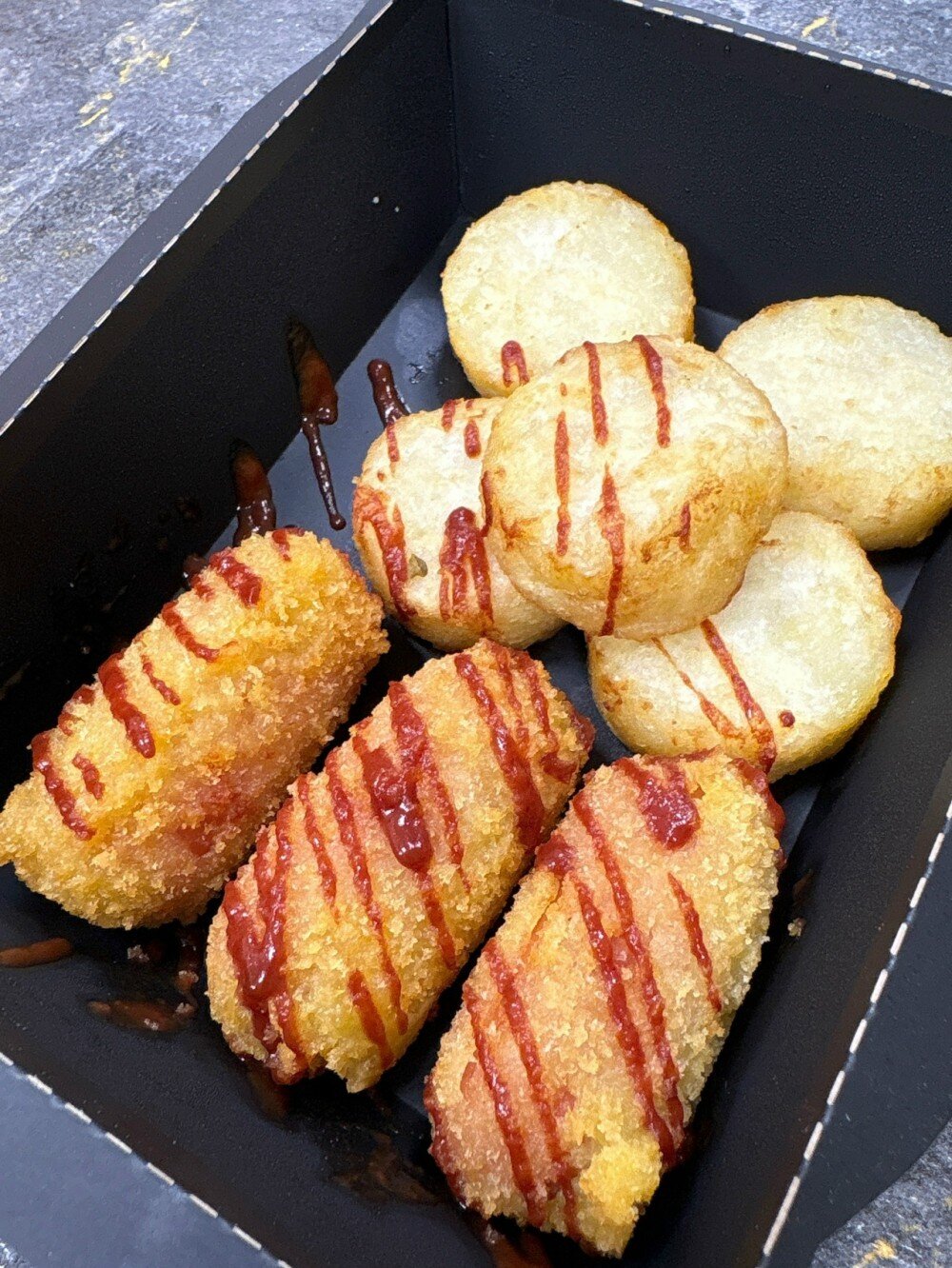 Картофельные наггетсы с сосисками в кляре