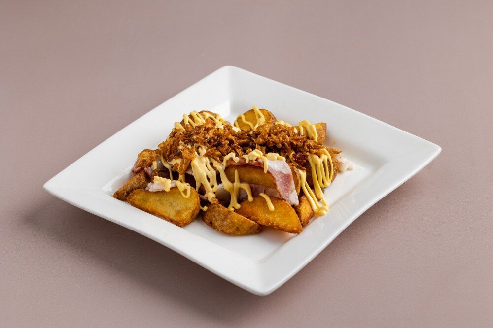 Картофельные дольки с беконом