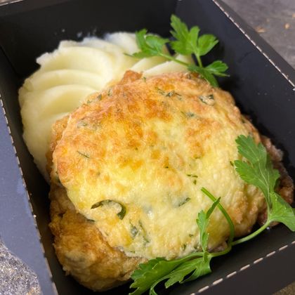 Запеченная треска под сырной шапочкой с пюре