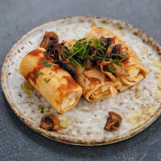 Блинчики с жульеном из индейки и грибов