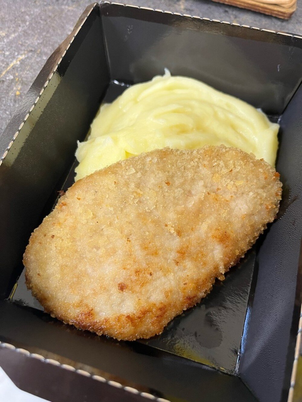 "Домашняя" котлета с картофельным пюре