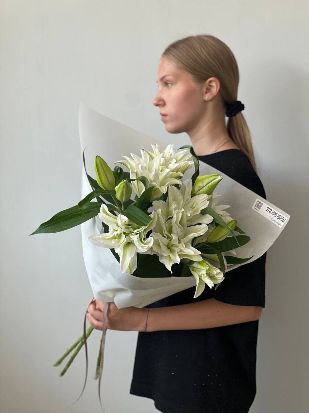 Букет с лилиями